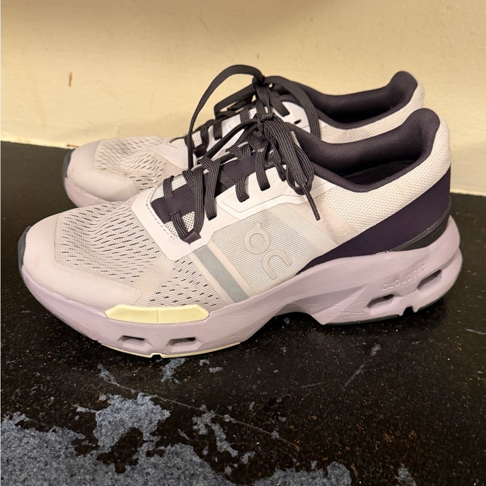 On Women's Cloudpulse Sneakers Lavender Seedling Size 8
Great condition - Picture 3 of 7